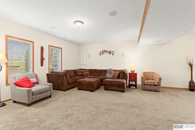 14933 Bodmer Street, Bennington, NE 68007