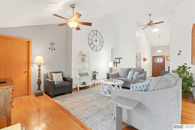 14933 Bodmer Street, Bennington, NE 68007