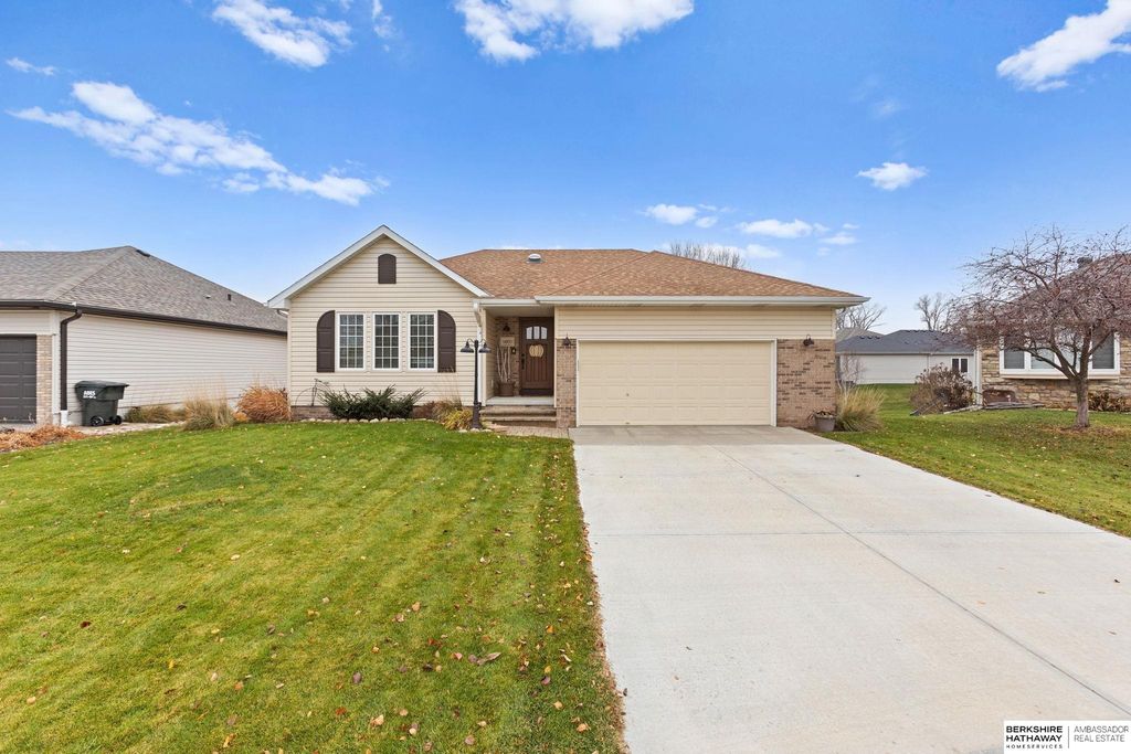 14933 Bodmer Street, Bennington, NE 68007
