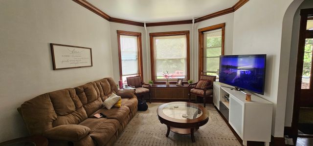 3823 N Bernard Street, Chicago, IL 60618