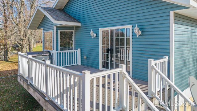 7011 G.75 Lane, Escanaba, MI 49829