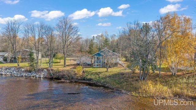 7011 G.75 Lane, Escanaba, MI 49829