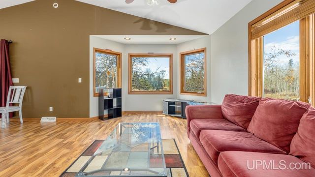 7011 G.75 Lane, Escanaba, MI 49829