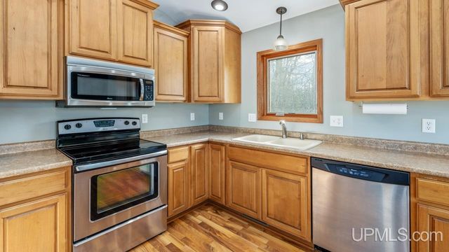 7011 G.75 Lane, Escanaba, MI 49829