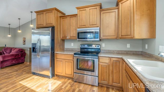 7011 G.75 Lane, Escanaba, MI 49829