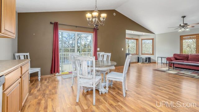 7011 G.75 Lane, Escanaba, MI 49829