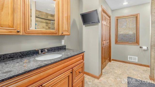 7011 G.75 Lane, Escanaba, MI 49829