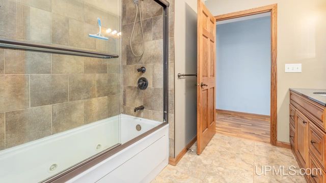 7011 G.75 Lane, Escanaba, MI 49829