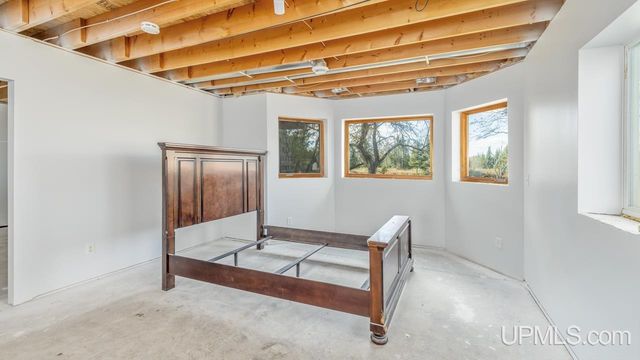 7011 G.75 Lane, Escanaba, MI 49829