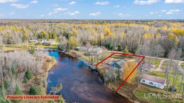 7011 G.75 Lane, Escanaba, MI 49829
