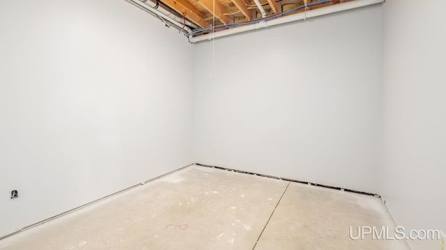 7011 G.75 Lane, Escanaba, MI 49829