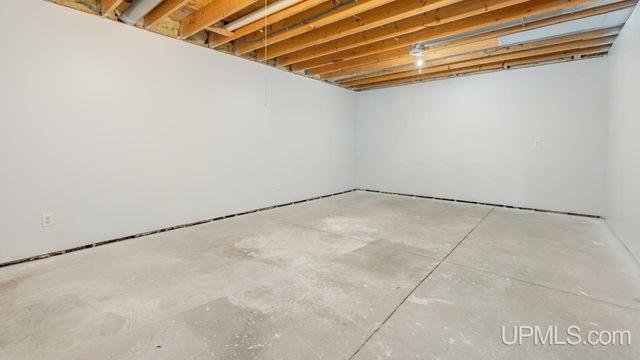 7011 G.75 Lane, Escanaba, MI 49829