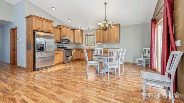 7011 G.75 Lane, Escanaba, MI 49829