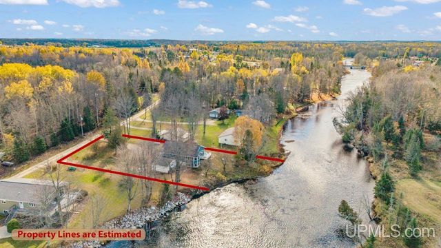 7011 G.75 Lane, Escanaba, MI 49829