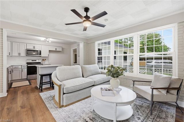 940 N Peace Haven Road, Winston-salem, NC 27104