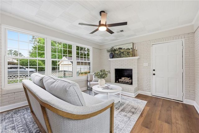 940 N Peace Haven Road, Winston-salem, NC 27104