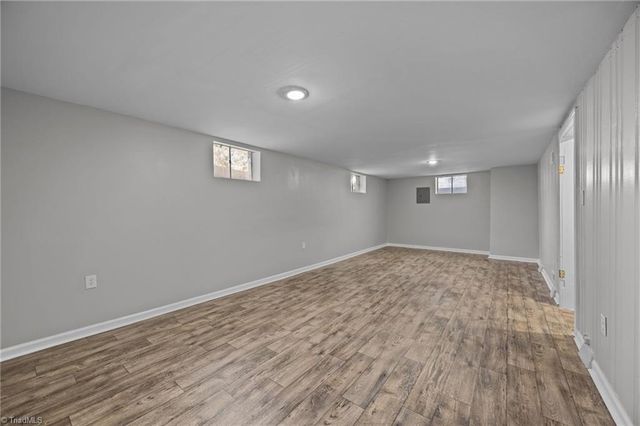 940 N Peace Haven Road, Winston-salem, NC 27104