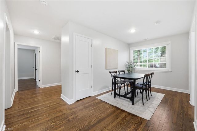 940 N Peace Haven Road, Winston-salem, NC 27104