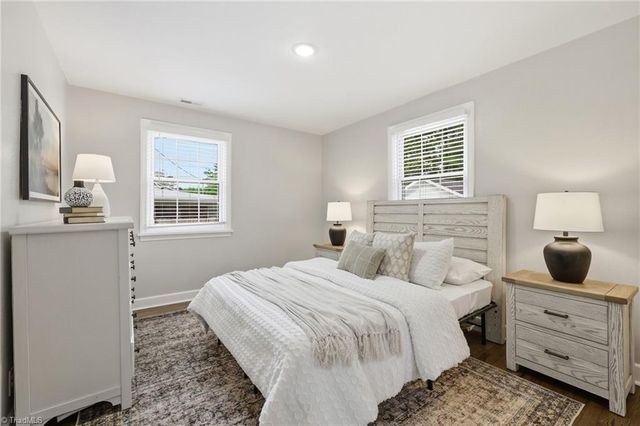 940 N Peace Haven Road, Winston-salem, NC 27104