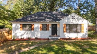 940 N Peace Haven Road, Winston-salem, NC 27104