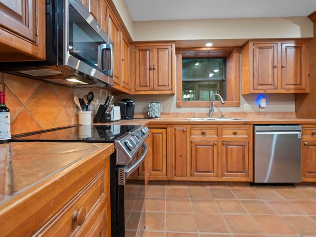 16 Almenara, Hot Springs Village, AR 71909