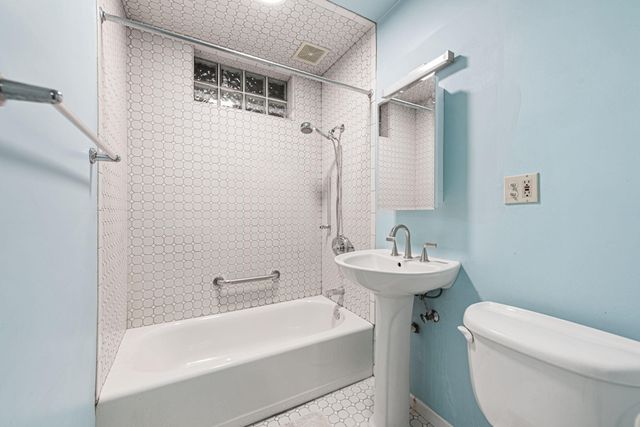 8632 Oak Avenue, Gary, IN 46403