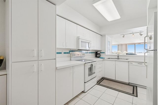 6105 BAHIA DEL MAR CIRCLE 686, St Petersburg, FL 33715