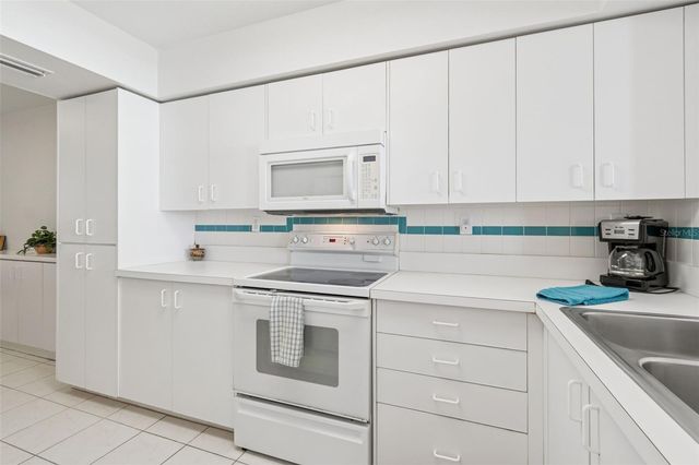 6105 BAHIA DEL MAR CIRCLE 686, St Petersburg, FL 33715