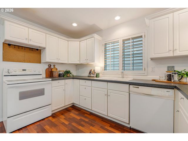 3329 Se WAVERLEIGH Blvd, Portland, OR 97202