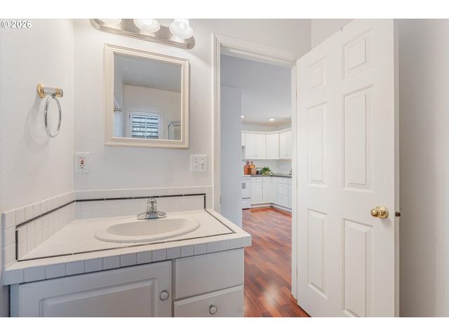 3329 Se WAVERLEIGH Blvd, Portland, OR 97202