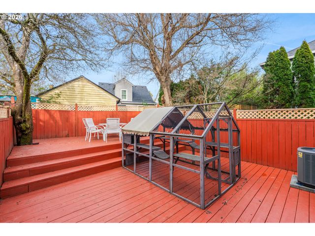 3329 Se WAVERLEIGH Blvd, Portland, OR 97202