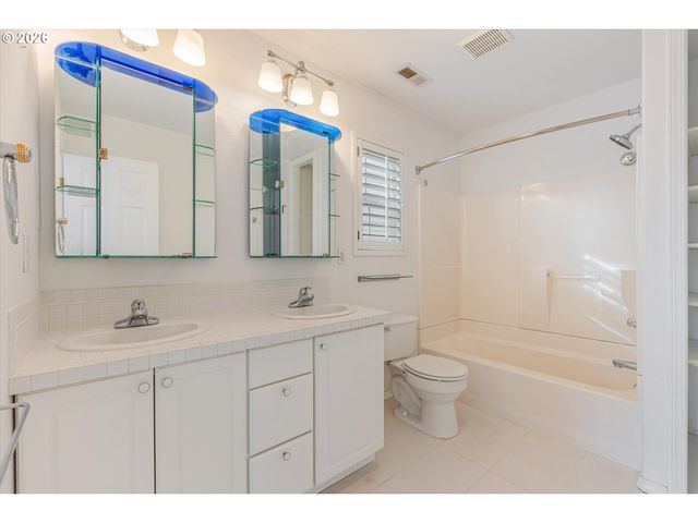 3329 Se WAVERLEIGH Blvd, Portland, OR 97202