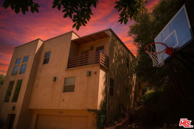 7024 Treasure Trail, Los Angeles, CA 90068