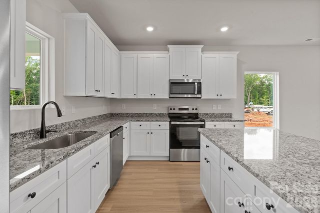 6614 Fairford Drive, Charlotte, NC 28215