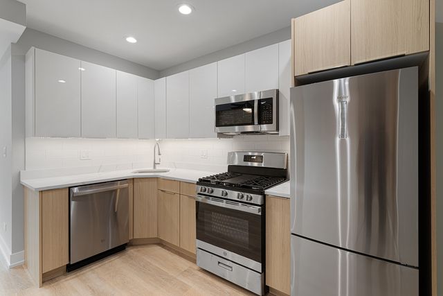 1558 W Juneway Terrace 2N, Chicago, IL 60626