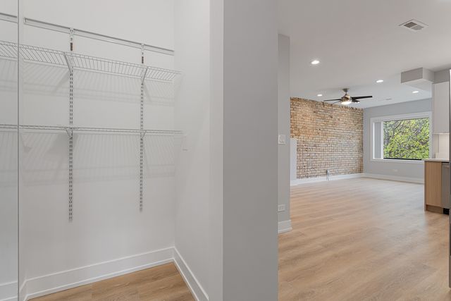 1558 W Juneway Terrace 2N, Chicago, IL 60626