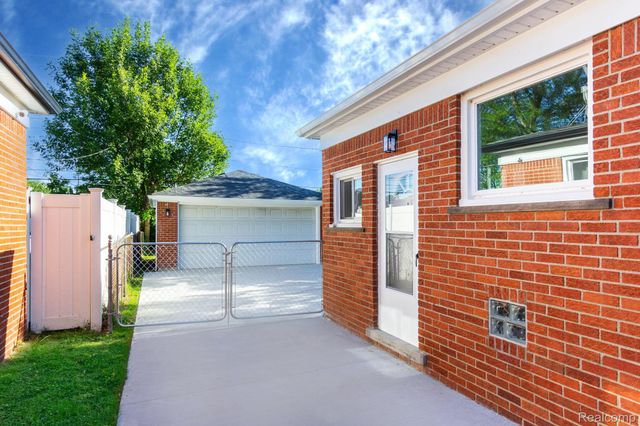 22701 Amherst Street, St. Clair Shores, MI 48081