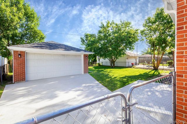 22701 Amherst Street, St. Clair Shores, MI 48081