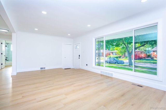 22701 Amherst Street, St. Clair Shores, MI 48081