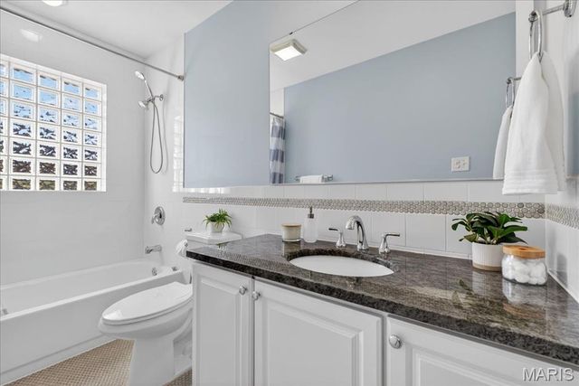 8628 Mayflower Court, St Louis, MO 63132