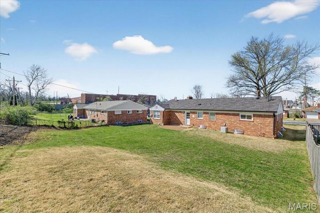 8628 Mayflower Court, St Louis, MO 63132