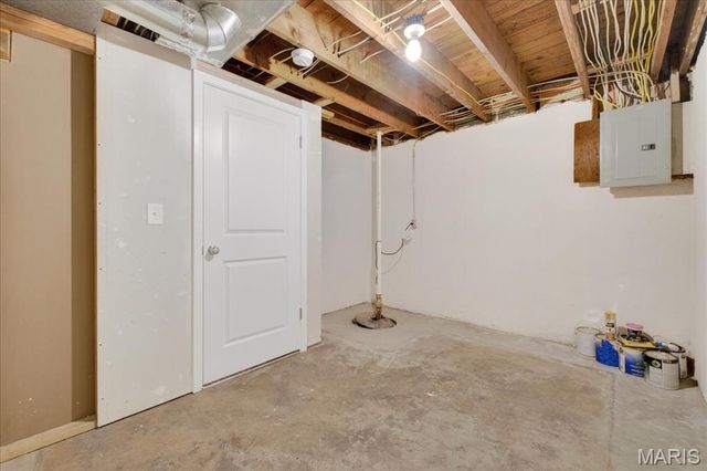 8628 Mayflower Court, St Louis, MO 63132