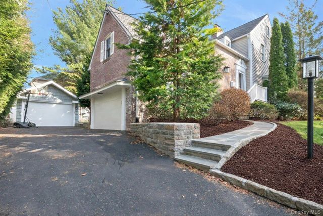 18 Knollwood Road, Eastchester, NY 10709