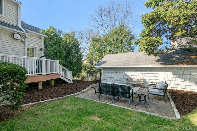 18 Knollwood Road, Eastchester, NY 10709