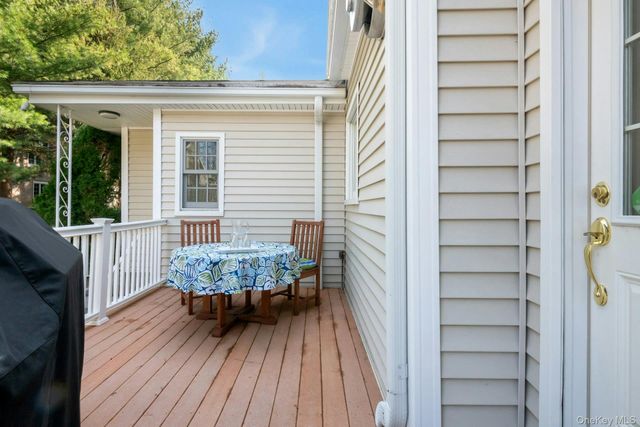 18 Knollwood Road, Eastchester, NY 10709