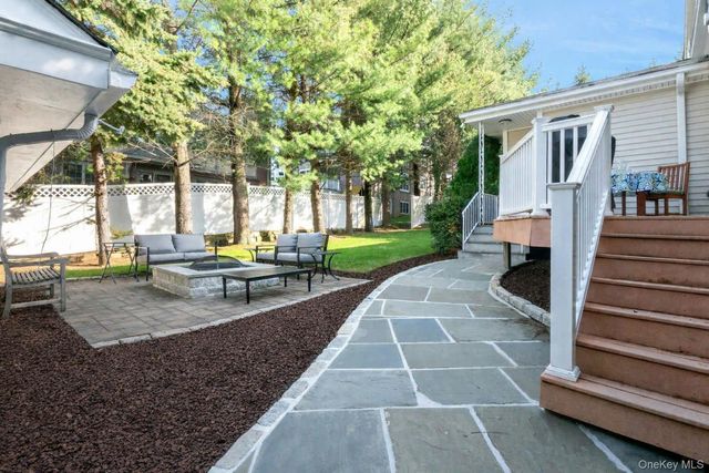 18 Knollwood Road, Eastchester, NY 10709