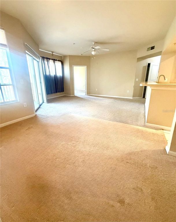 Image 12 of property listing at 5125 PALM SPRINGS BOULEVARD 13206, Tampa, FL 33647
