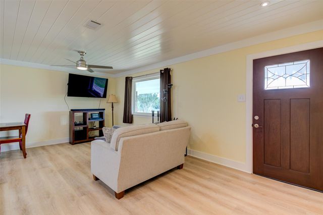 1192 Sand Hill RD, Dale, TX 78616