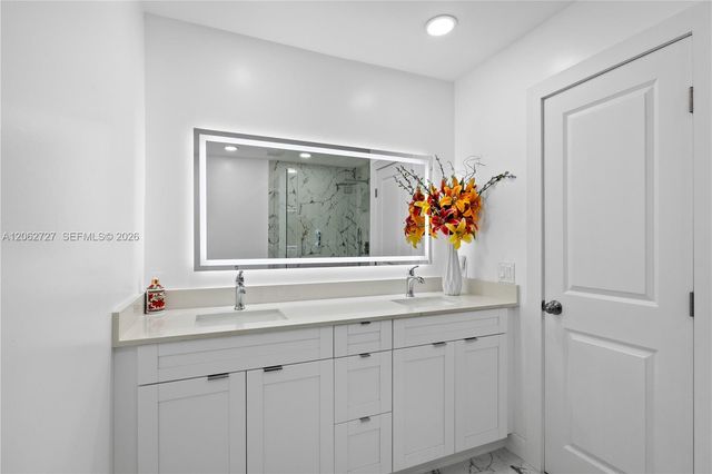 15680 SW 82nd Cir Ln 8-8, Miami, FL 33193