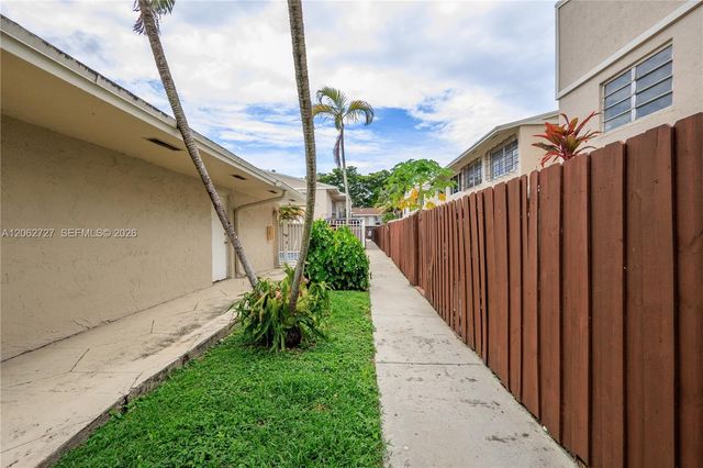 15680 SW 82nd Cir Ln 8-8, Miami, FL 33193